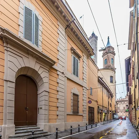 Due Torri - The Place Bologna